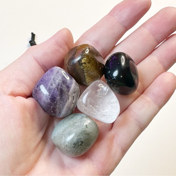 Protection & Strength Crystal with Velvet Drawstring Bag - Picture 2 of 3